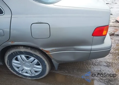 2000 Toyota Camry Le z USA, uszkodzony, nr VIN 4T1BG22K4YU690639